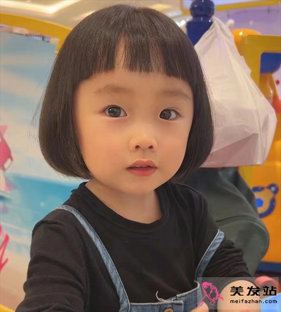 小女孩可愛(ài)波波頭 夏季清爽氣質(zhì)發(fā)型