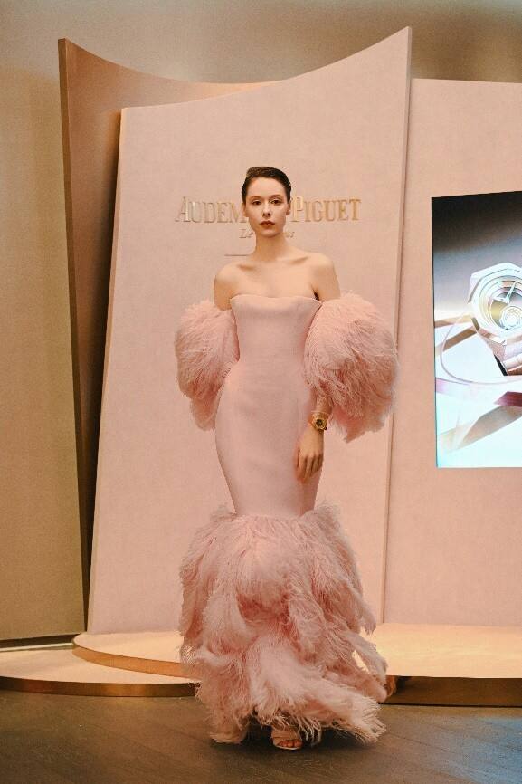 愛彼于上海致慶與高定時(shí)裝設(shè)計(jì)師TAMARA RALPH的聯(lián)袂創(chuàng)意合作