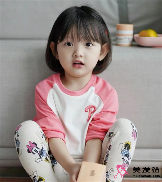 小女孩可愛(ài)波波頭 夏季清爽氣質(zhì)發(fā)型