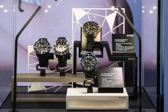 材質(zhì)大師 領(lǐng)航未來風(fēng)潮 Rado瑞士雷達(dá)表亮相2024中國國際消費(fèi)品博覽會(huì)