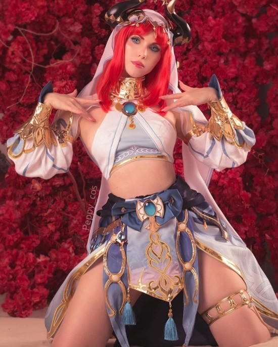 亞美尼亞小姐姐COS《龍珠》18號(hào)：成熟人妻身材火辣