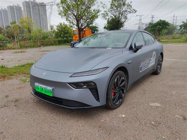 零百加速3.9秒 比小米SU7便宜7萬 值得買嗎