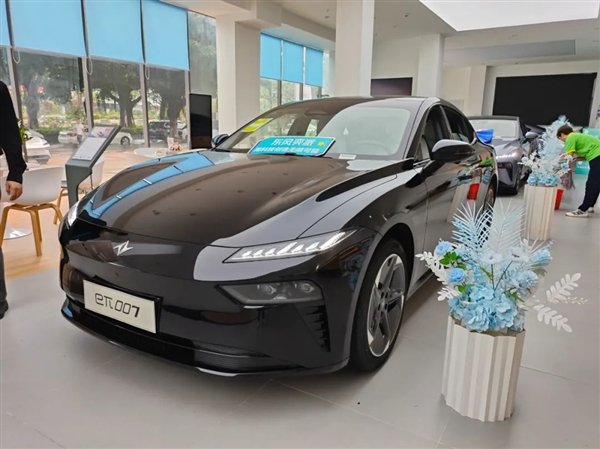 零百加速3.9秒 比小米SU7便宜7萬 值得買嗎