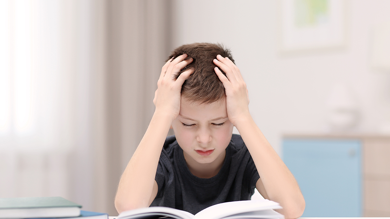 自閉癥孩子發(fā)呆怎樣喚醒他