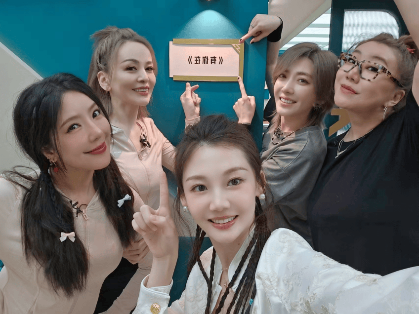 苗苗乘風(fēng)2024再跳絨花 中國舞演繹意境感初舞臺(tái)