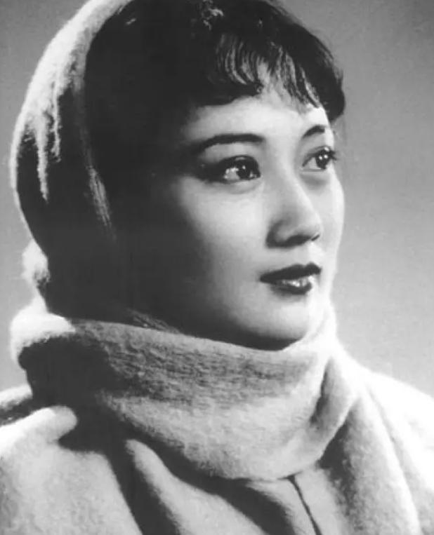 王曉棠 上世紀(jì)家喻戶曉的女將軍，60后們的女神，如今卻少有人知（上世紀(jì)家喻戶曉的女將軍）(1)