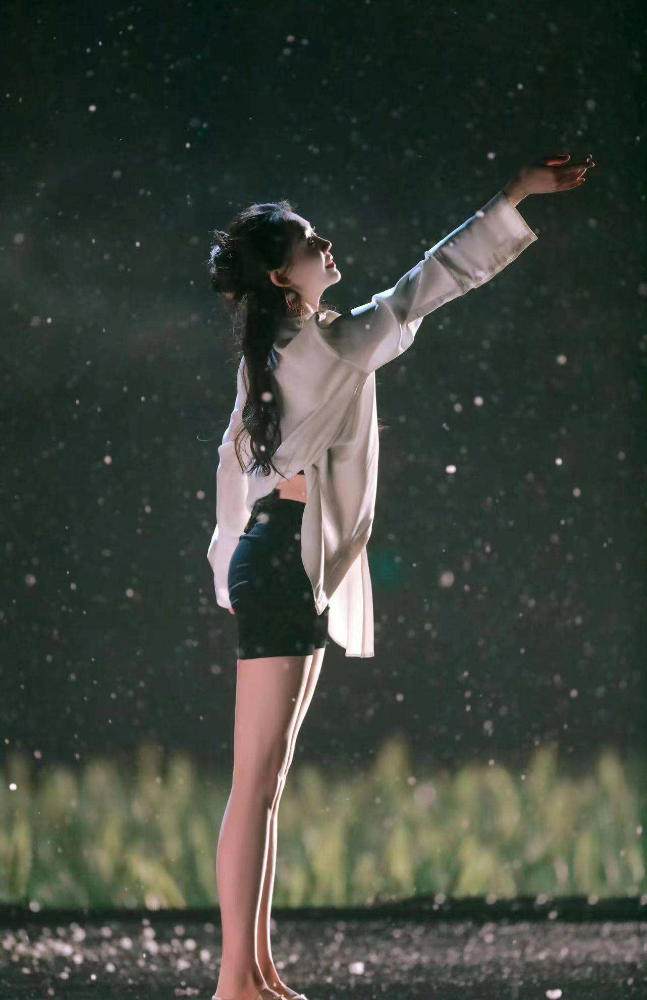 苗苗乘風(fēng)2024再跳絨花 中國舞演繹意境感初舞臺(tái)