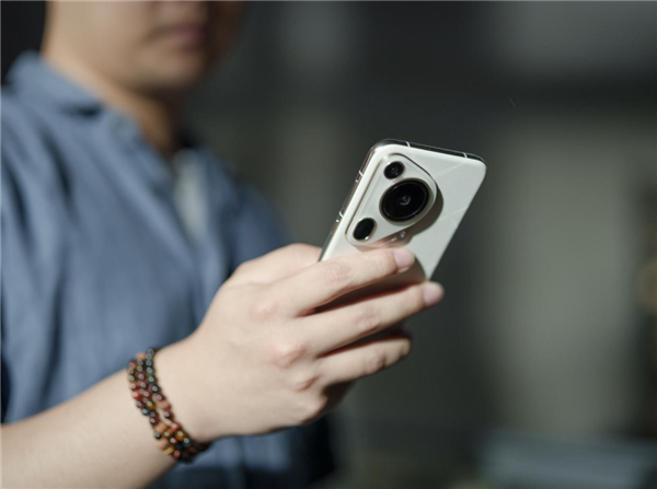 體驗(yàn)了三天華為Pura 70 Ultra 我明白了為啥P系列要改名