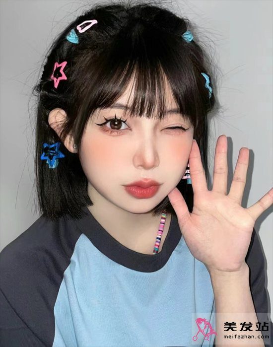 短發(fā)y2k發(fā)型 看起來超個性