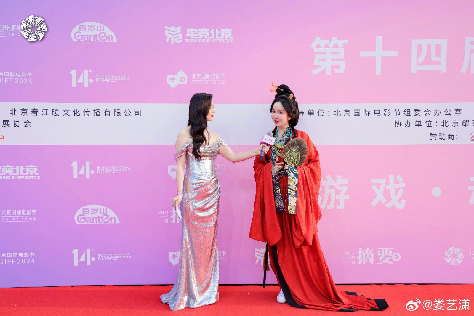 婁藝瀟打游戲穿漢服Cos武則天 真的非常驚艷！