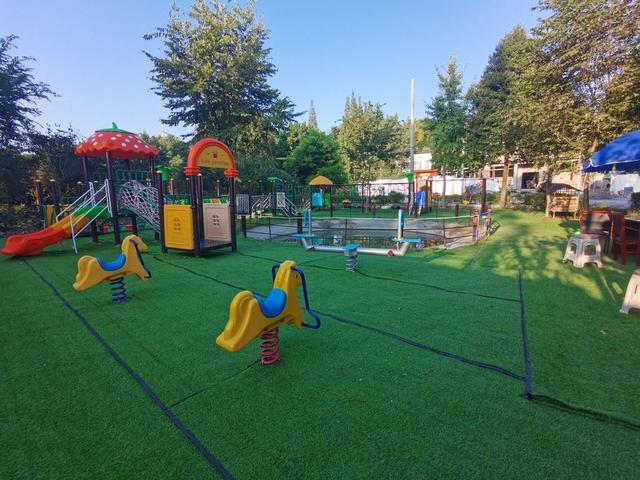 林盤(pán)里面火鍋滾燙 羊馬群眾日子興旺（林盤(pán)里面火鍋滾燙）(4)