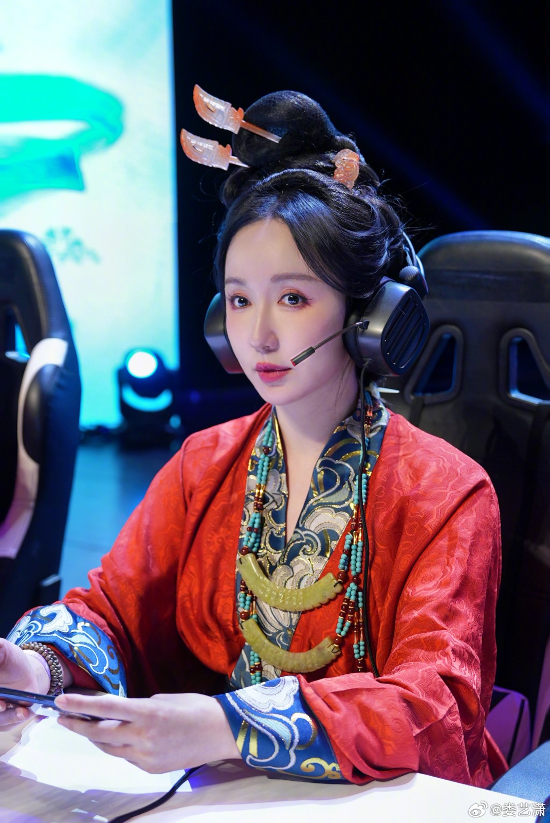 婁藝瀟打游戲穿漢服Cos武則天 真的非常驚艷！