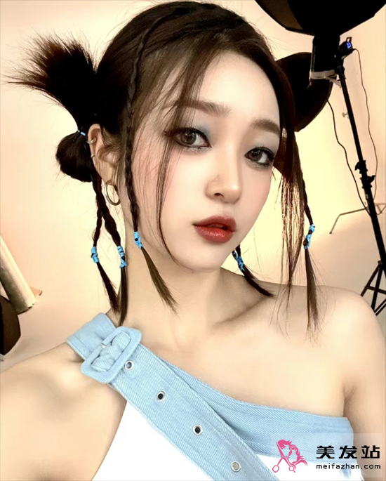 短發(fā)y2k發(fā)型 看起來超個性