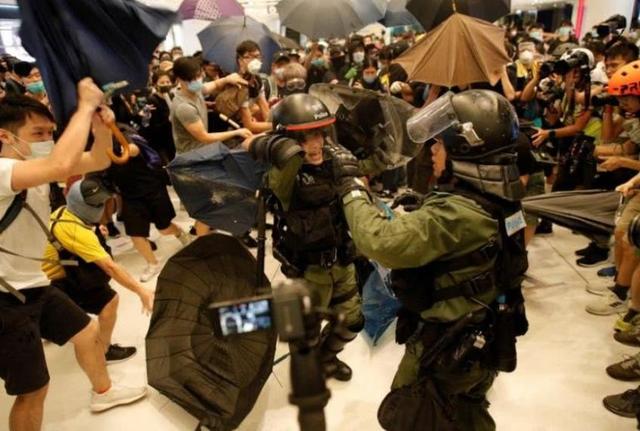 炮灰 們?cè)撔研蚜?為什么亂港派頭目子女無一上街游行（炮灰們?cè)撔研蚜耍?7)