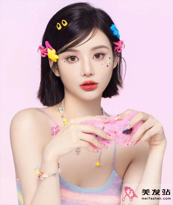 短發(fā)y2k發(fā)型 看起來(lái)超個(gè)性