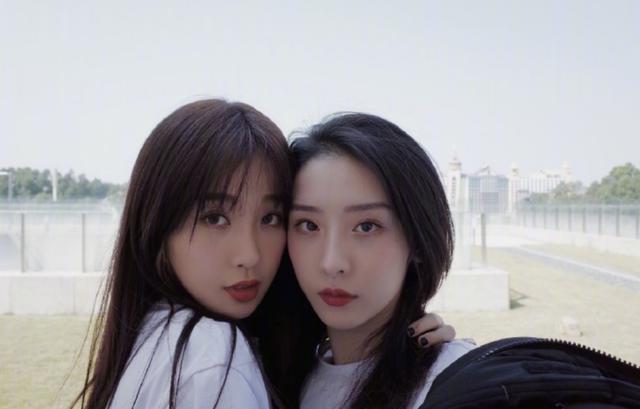 張萌約虞書欣趙小棠拍戲 有戲找，姐是認(rèn)真的（張萌約虞書欣趙小棠拍戲）(2)