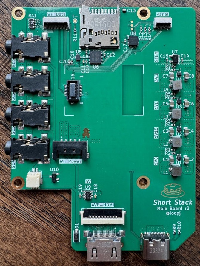 高玩打造撲克牌大小wii游戲機 聲稱還能做的更小