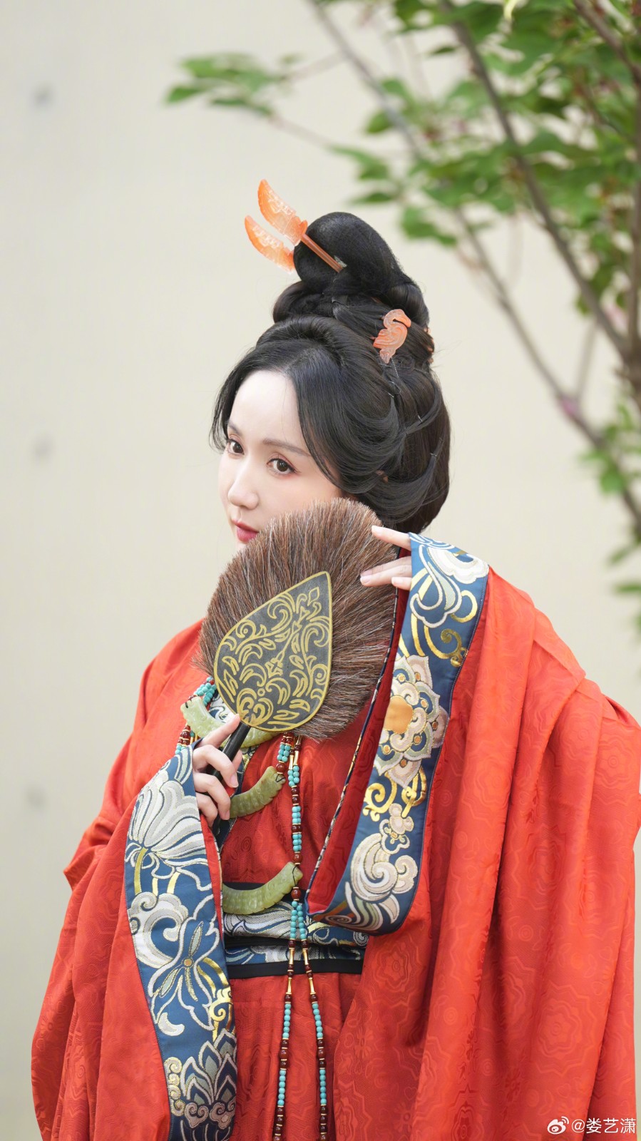 婁藝瀟打游戲穿漢服Cos武則天 真的非常驚艷！