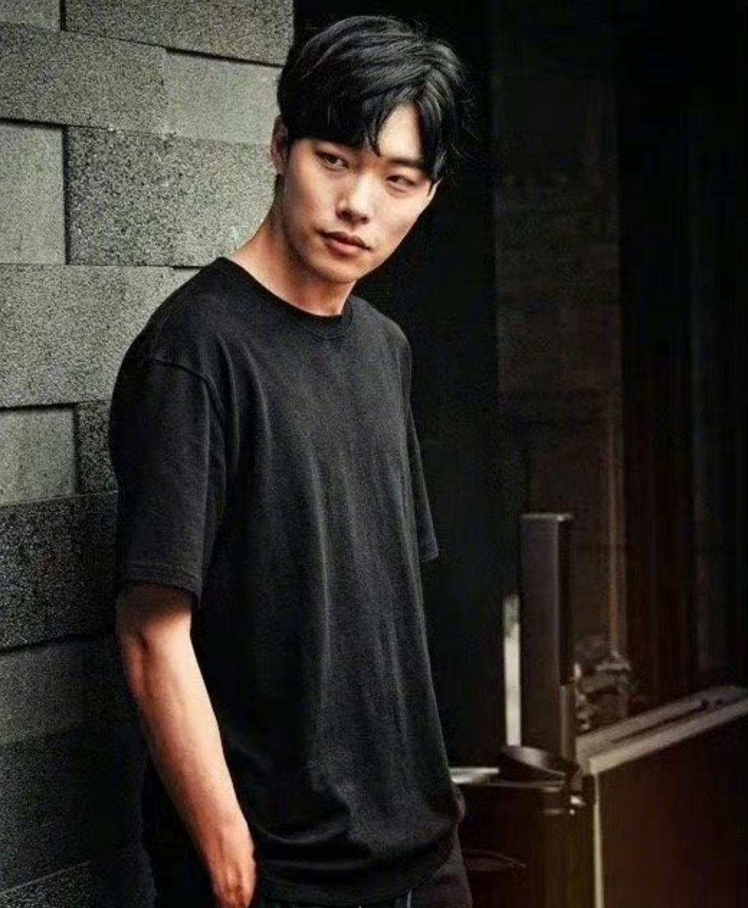 韓素希經(jīng)紀(jì)公司回應(yīng)與柳俊烈分手：雙方約定不會(huì)再被私事消耗感情 38