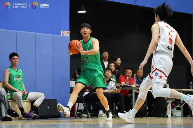 2024北京國(guó)際電影節(jié)·影人籃球賽激戰(zhàn)正酣，誰(shuí)將晉級(jí)半決賽？
