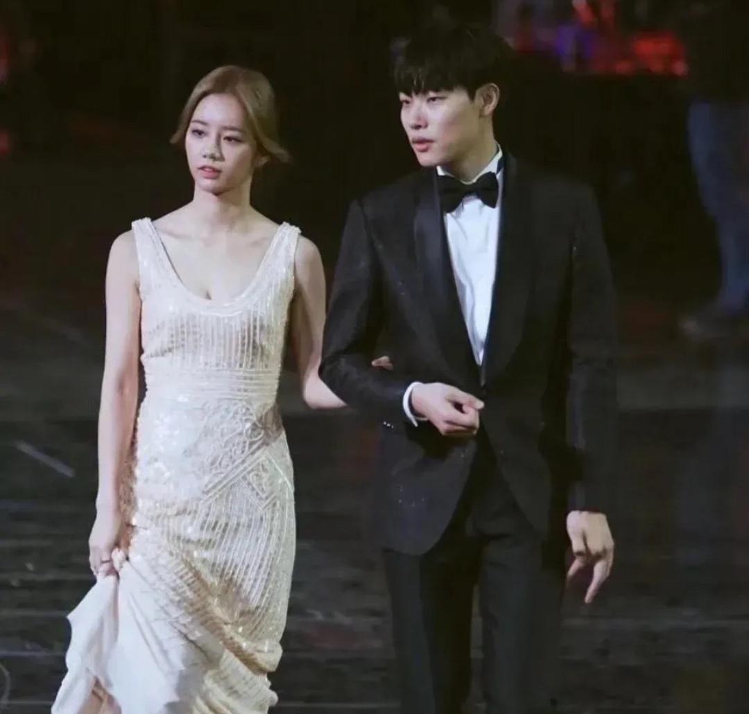 韓素希經(jīng)紀(jì)公司回應(yīng)與柳俊烈分手：雙方約定不會(huì)再被私事消耗感情 30