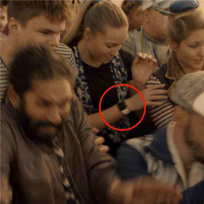 卡維爾新片《絕密型戰(zhàn)》預(yù)告出現(xiàn)錯誤：現(xiàn)代咖啡杯