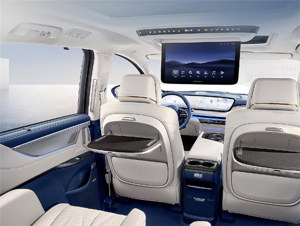 別克拼了 全新GL8陸尊PHEV發(fā)布：35.99萬起全系艾維亞版