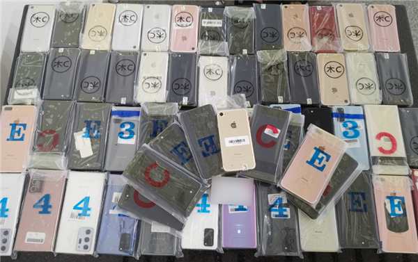 女子坐電動(dòng)輪椅入境 電池箱重達(dá)47斤 拆開大吃一驚