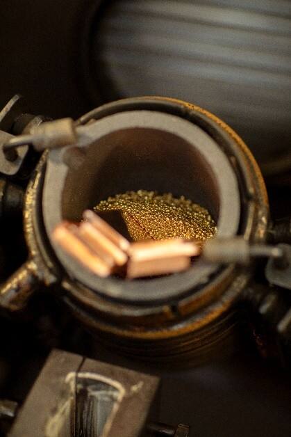 Chopard蕭邦全球品牌大使朱一龍參觀品牌工坊，探秘卓越匠藝與至臻美學