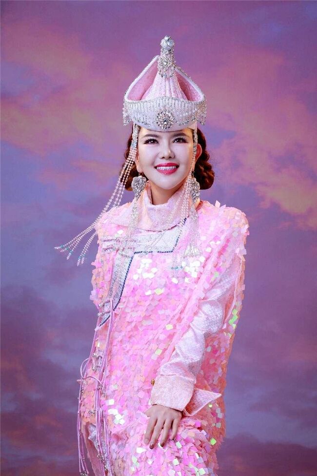 烏蘭圖雅“花開四季”演唱會讓烏拉蓋草原與北京熱情相擁