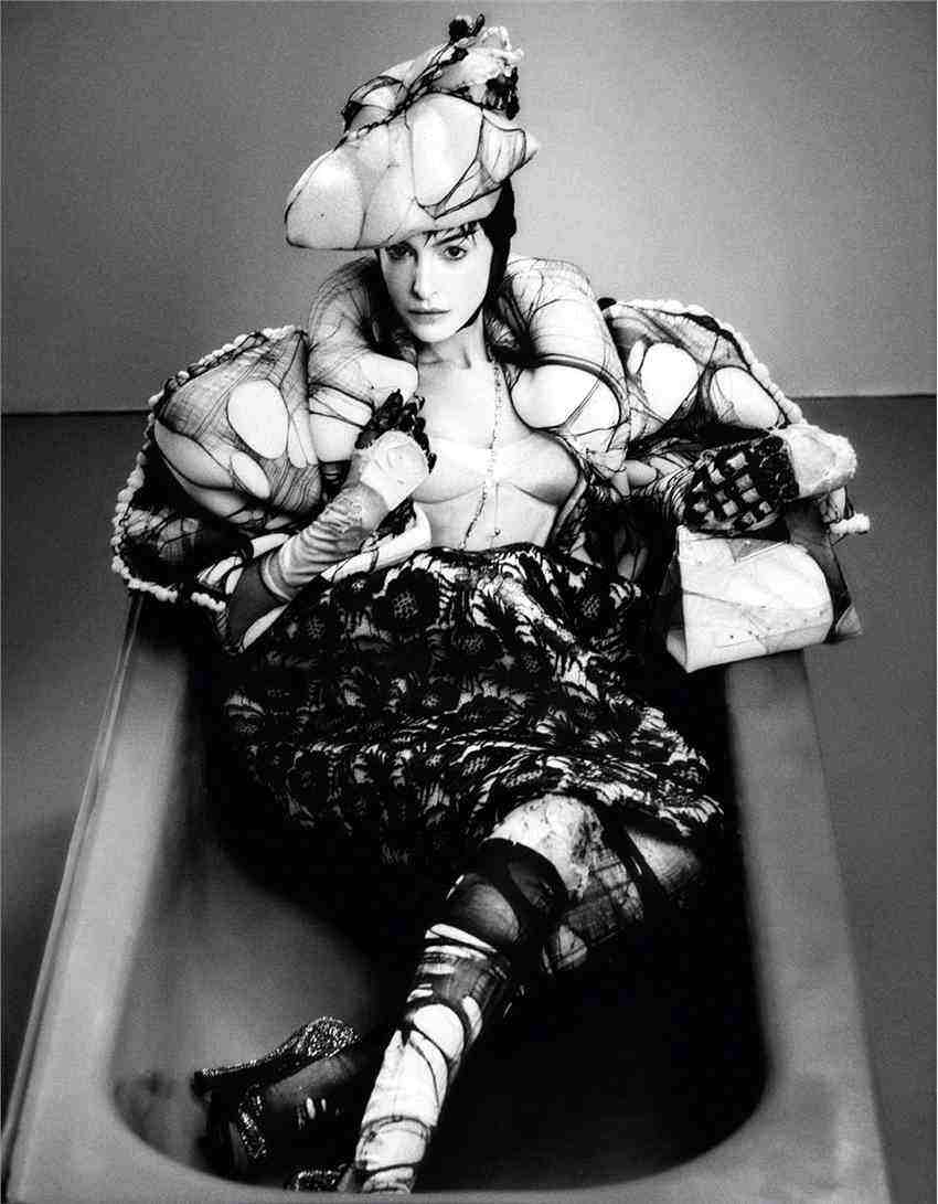 安妮·海瑟薇分享“惡心”試鏡經歷 中性風寫真A爆