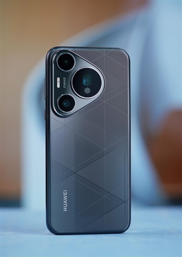 納米光織格紋奪目！華為Pura 70 Pro+魅影黑圖賞