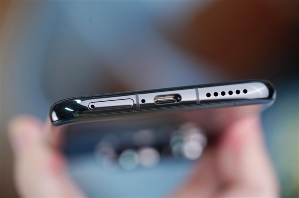 納米光織格紋奪目！華為Pura 70 Pro+魅影黑圖賞