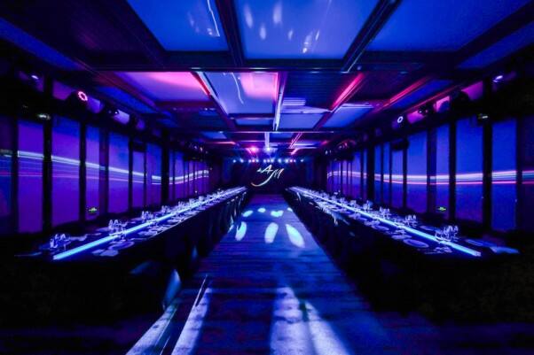 聯(lián)袂出擊，再燃極速激情：H.MOSER&CIE.亨利慕時攜手ALPINE MOTORSPORTS中國首發(fā)疾速者系列圓柱游絲陀飛輪鏤空腕表Alpine限量版