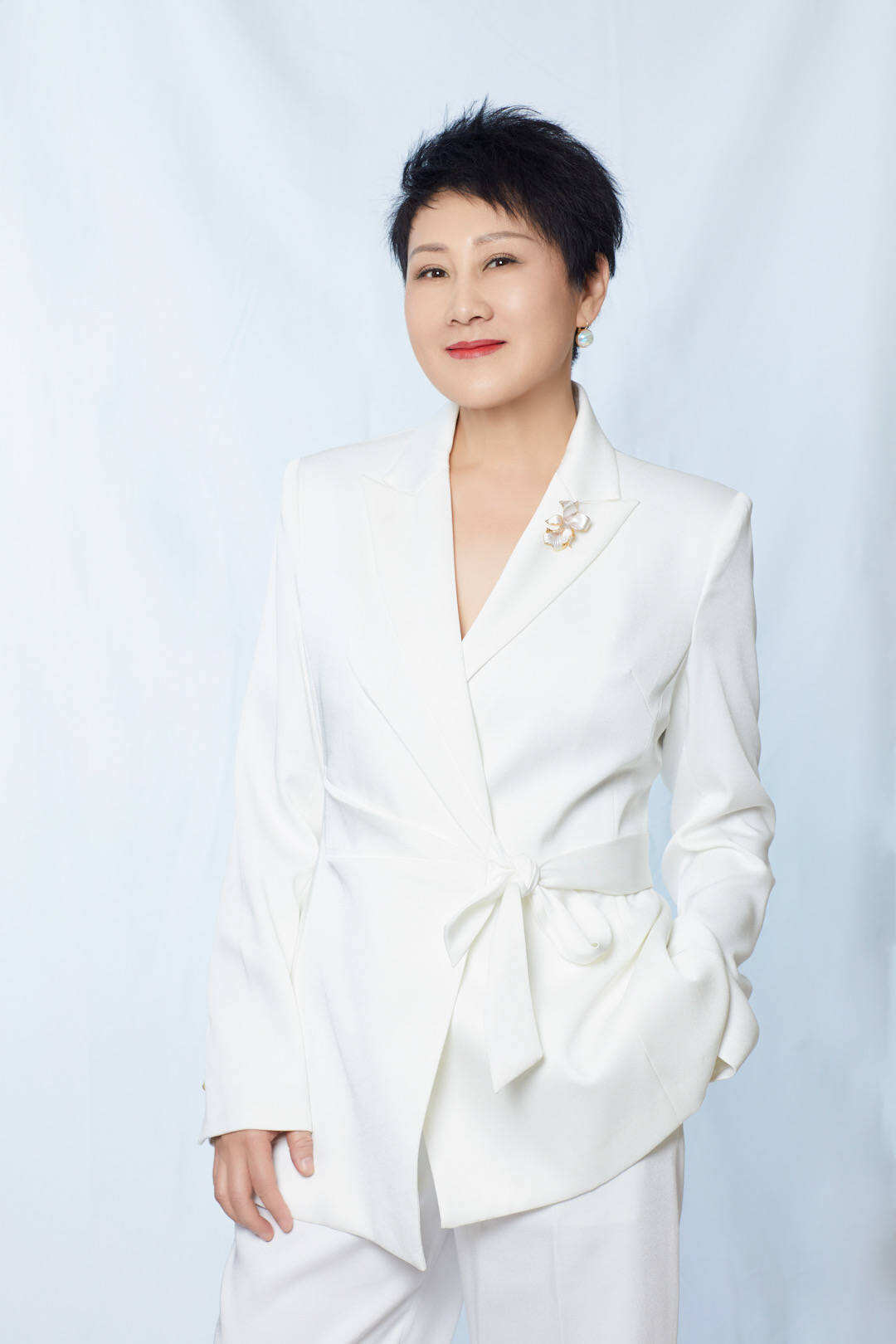 張凱麗、林永健、任魯豫獲學(xué)雷鋒志愿服務(wù)“四個(gè)100”最美志愿者表彰