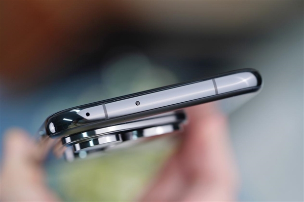 納米光織格紋奪目！華為Pura 70 Pro+魅影黑圖賞