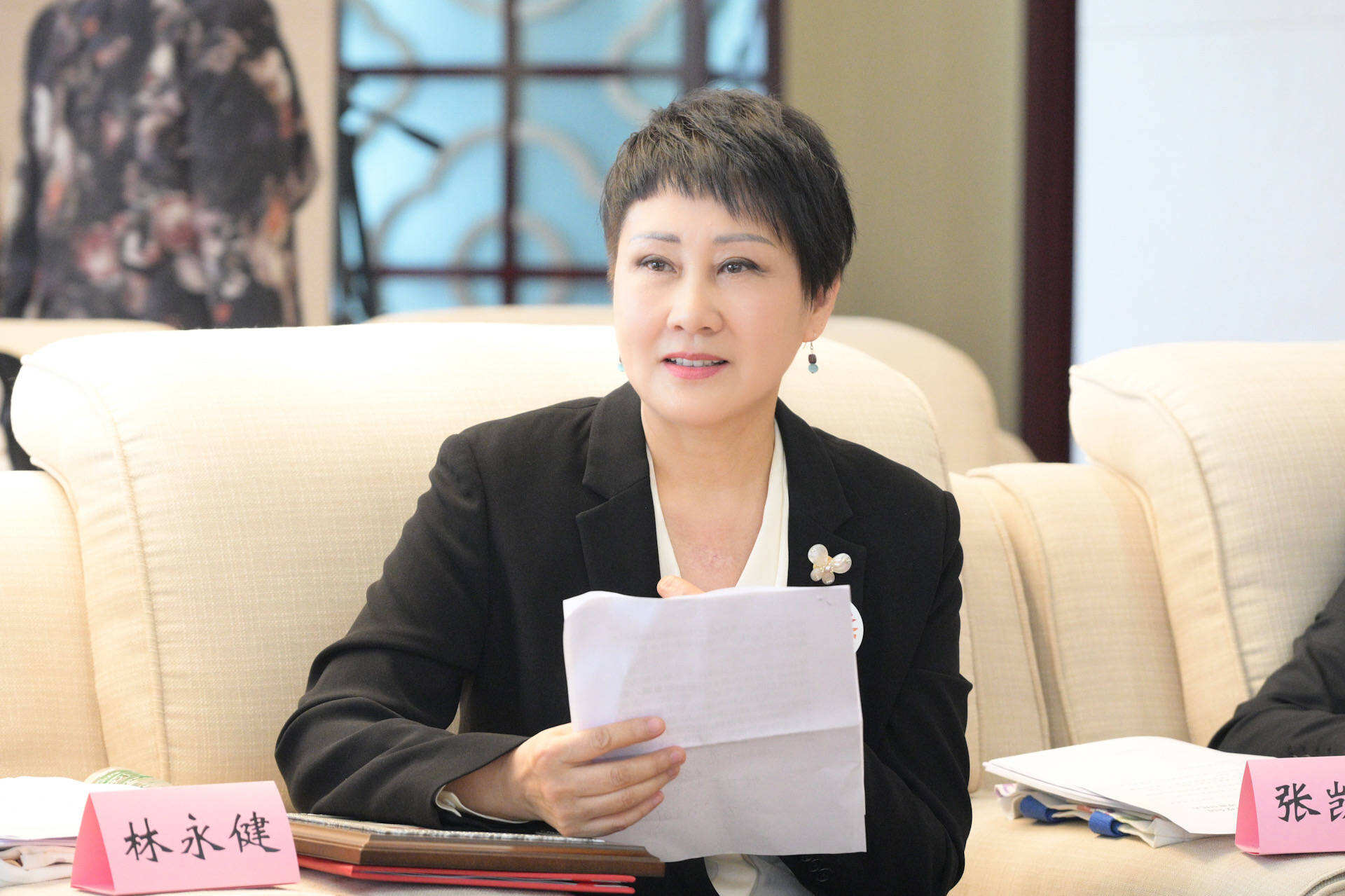 張凱麗、林永健、任魯豫獲學(xué)雷鋒志愿服務(wù)“四個(gè)100”最美志愿者表彰