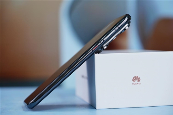 納米光織格紋奪目！華為Pura 70 Pro+魅影黑圖賞