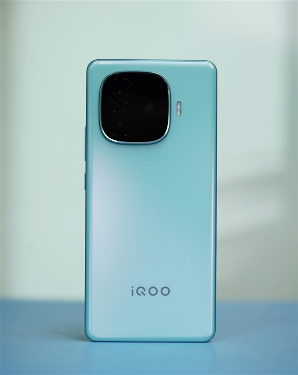 第三代驍龍8s+6000大電池！iQOO Z9 Turbo圖賞