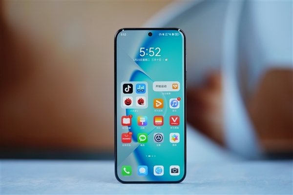 華為工程師回應(yīng)Pura 70 AI消除衣物爭議：根據(jù)肉色人體背景補全