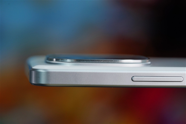 144Hz高刷屏+6000mAh超大電池！iQOO Z9圖賞