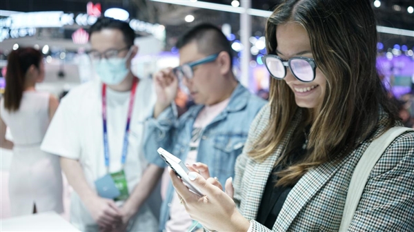 車機互聯第一梯隊！魅族21系列、Flyme Auto、MYVU AR眼鏡亮相北京車展