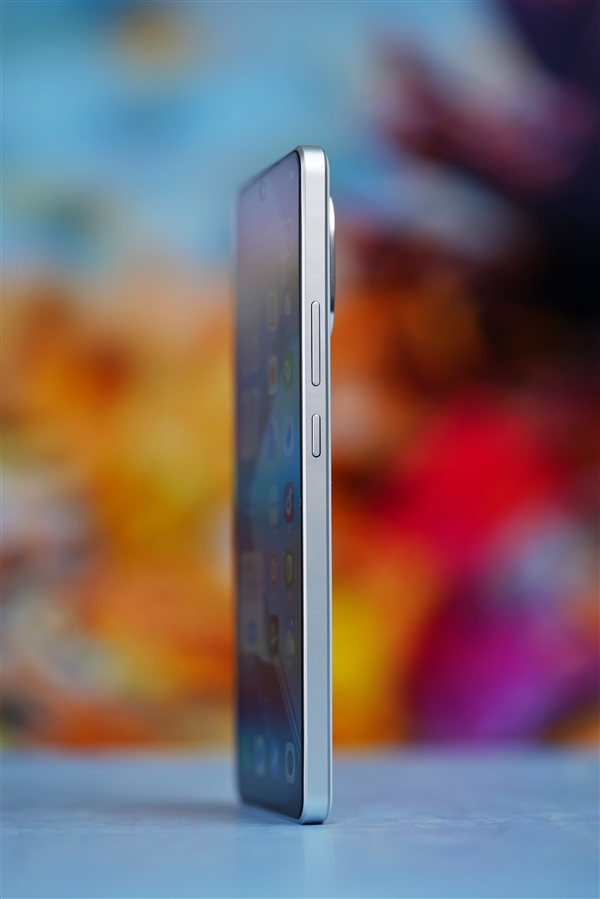 144Hz高刷屏+6000mAh超大電池！iQOO Z9圖賞