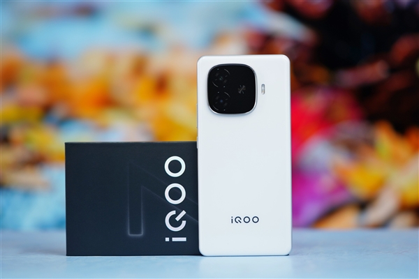 144Hz高刷屏+6000mAh超大電池！iQOO Z9圖賞