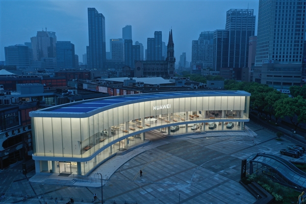 浙江大華為門店！寧波天一廣場華為“智慧弧”明日開業(yè)：全玻璃弧形樓