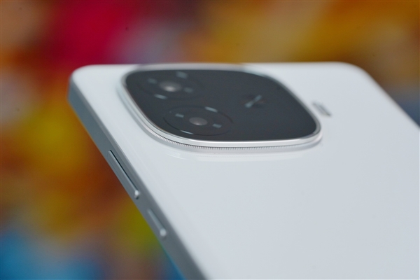 144Hz高刷屏+6000mAh超大電池！iQOO Z9圖賞