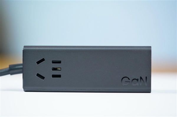 七合一接口！小米67W桌面快充插座Pro圖賞