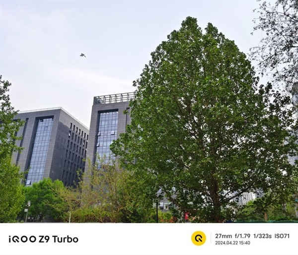 iQOO Z9 Turbo上手：1999元同檔佳性能手機(jī)