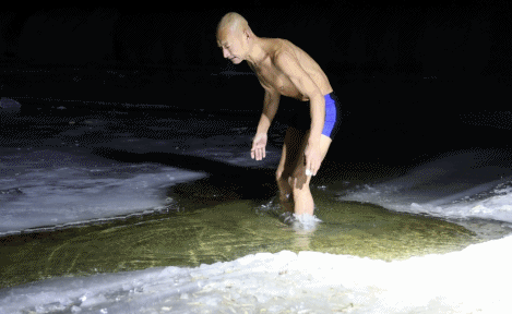 我們找到了冬泳怪鴿 發(fā)現(xiàn)他不是圣人