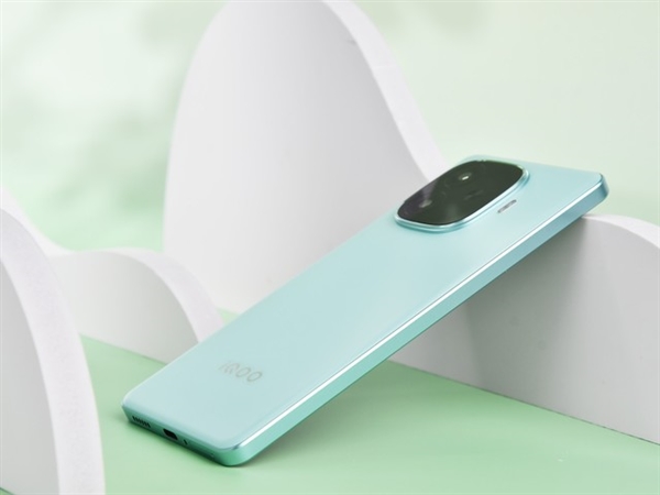 iQOO Z9 Turbo上手：1999元同檔佳性能手機(jī)